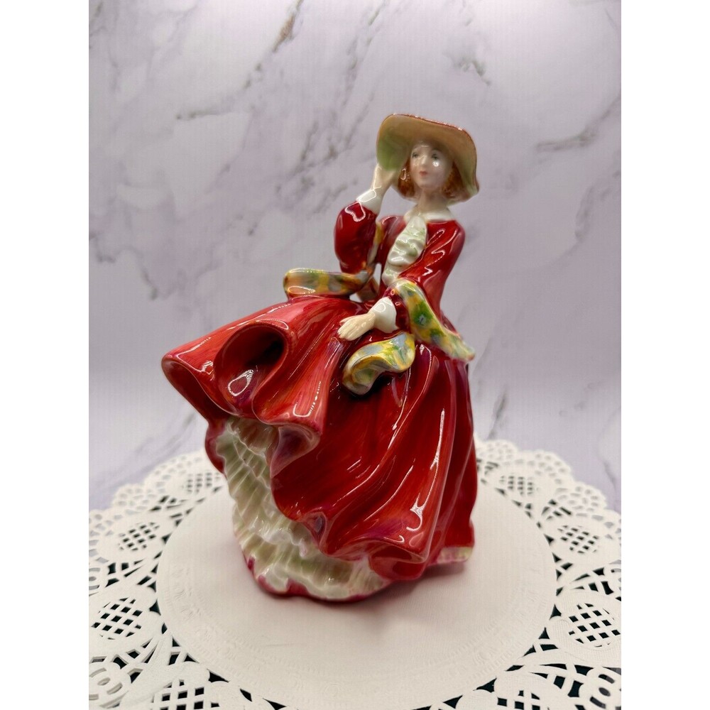 Royal Doulton HN1834 Top Of The Hill 8" Tall England 1937‎ Limited Vintage